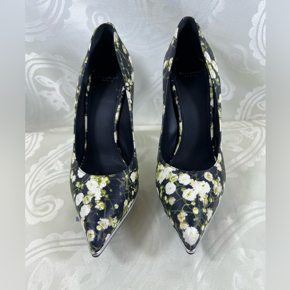 Givenchy Floral Pointed Toe Pumps Leather EU 36.5